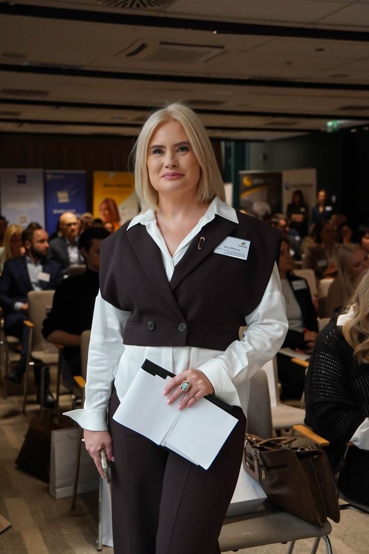 Uczestniczka konferencji biznesowej