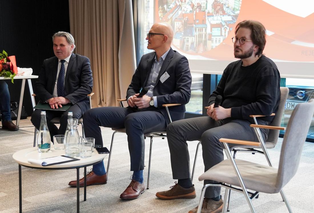 Panel dyskusyjny z udziałem ekspertów biznesowych