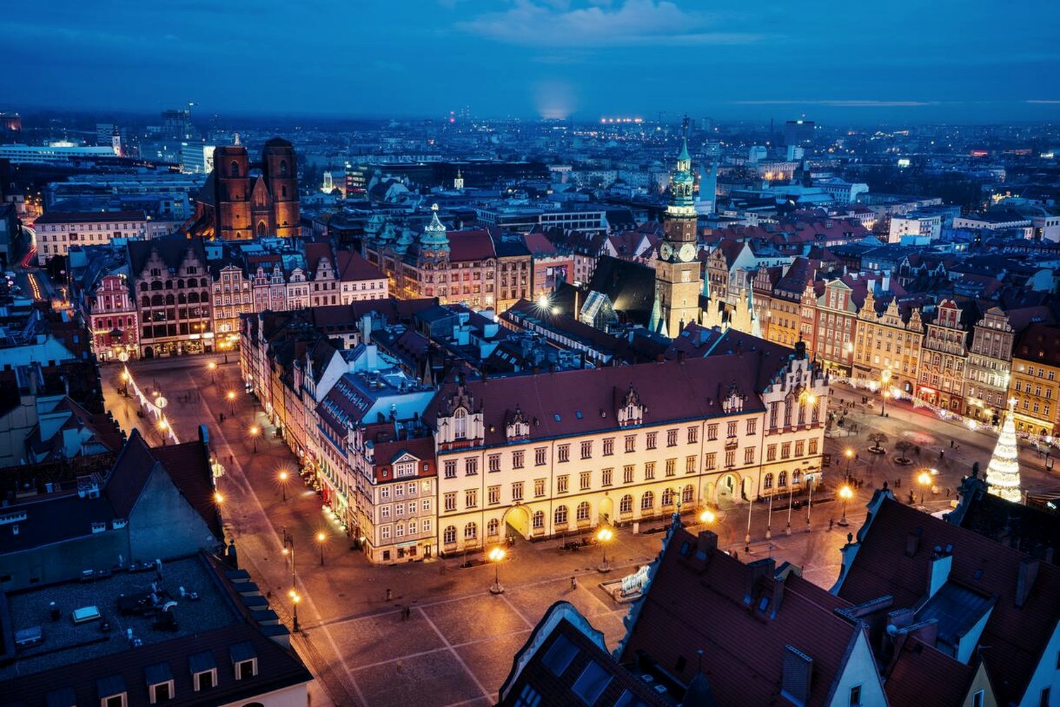 Panorama Wrocławia nocą, Rynek i Ratusz, miejsce konferencji Ukraine-Poland: Legalization & Business